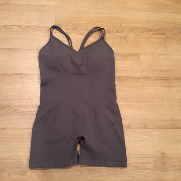 Women’s Grey Workout Strappy Back Scrunch Yoga Romper - Picture 4 of 5